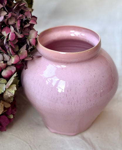 Vase en grès et émail rose - oh le bonbon!